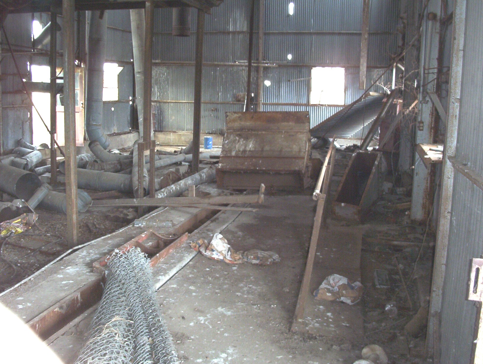 b_cotton_gin_inside_1.jpg